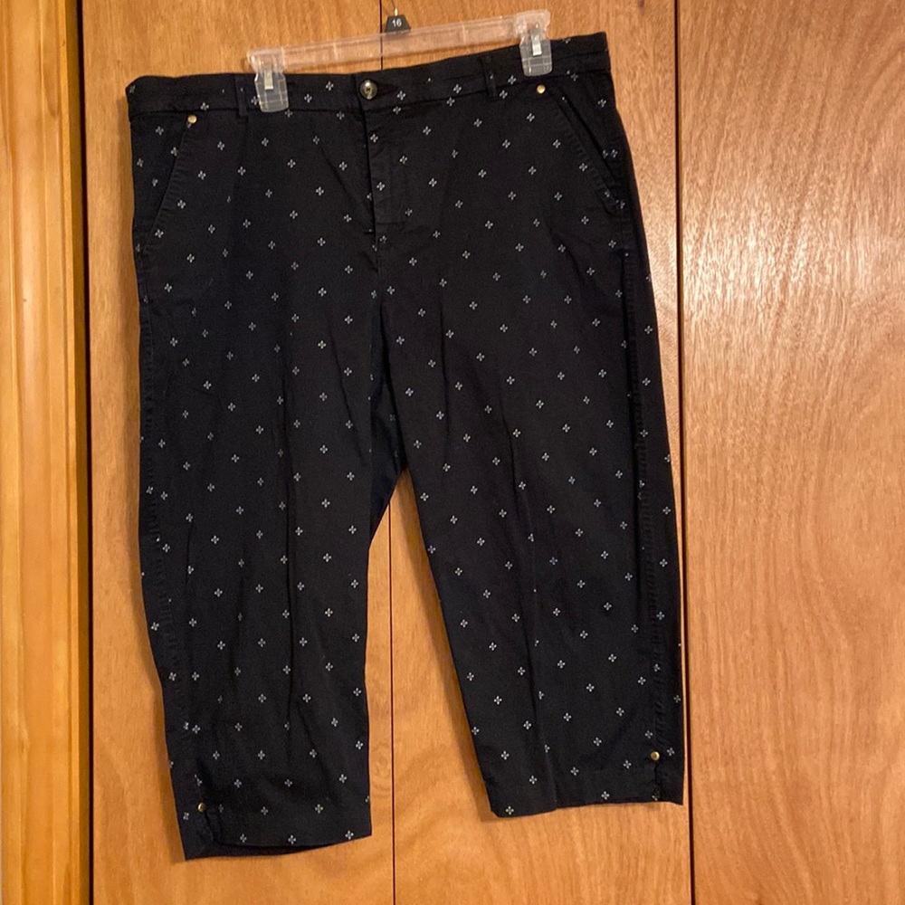 Women’s Navy Capris